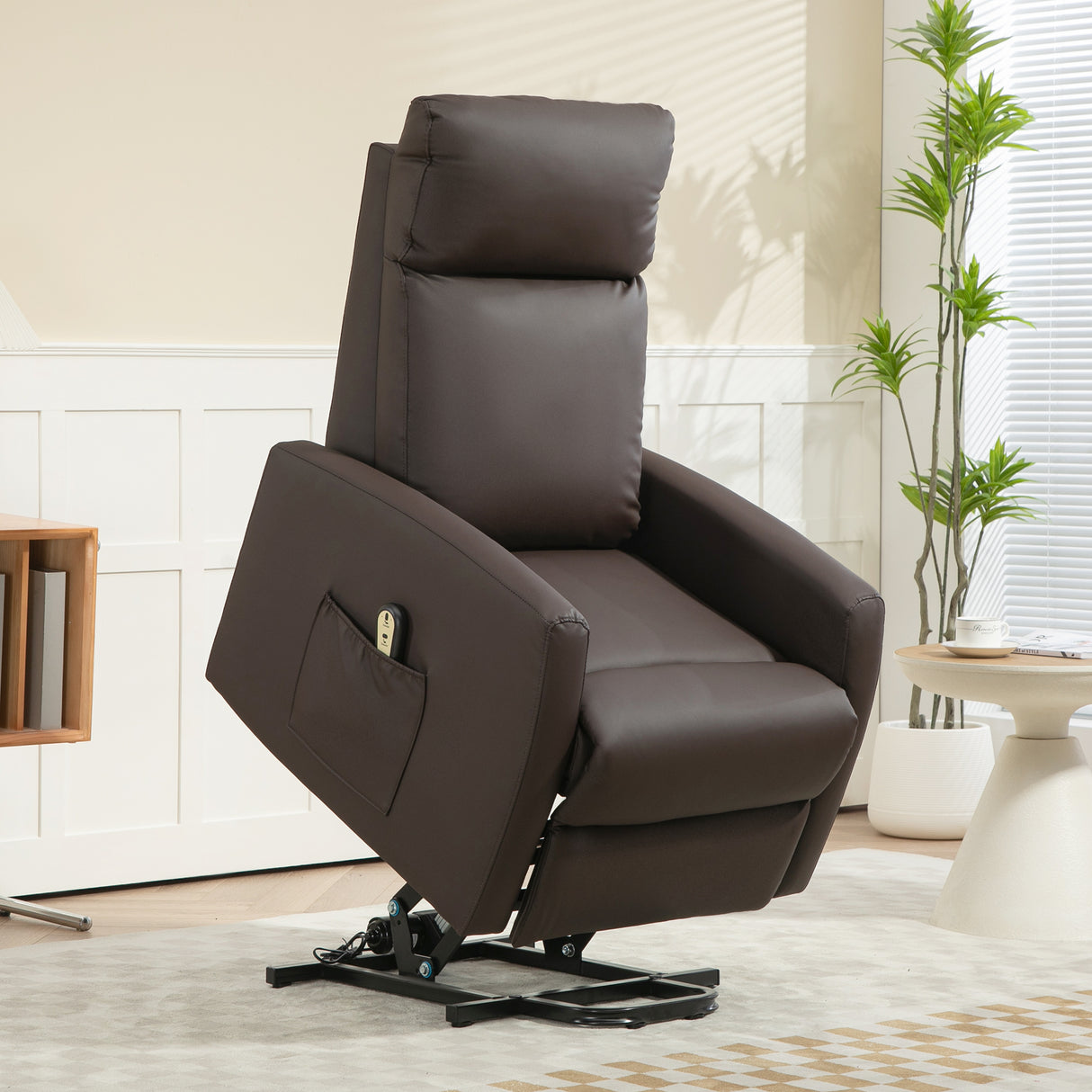 easycomfort easycomfort poltrona alzapersona reclinabile a 145 con telecomando e poggiapiedi in pelle pu marrone scuro 67x95x105 cm