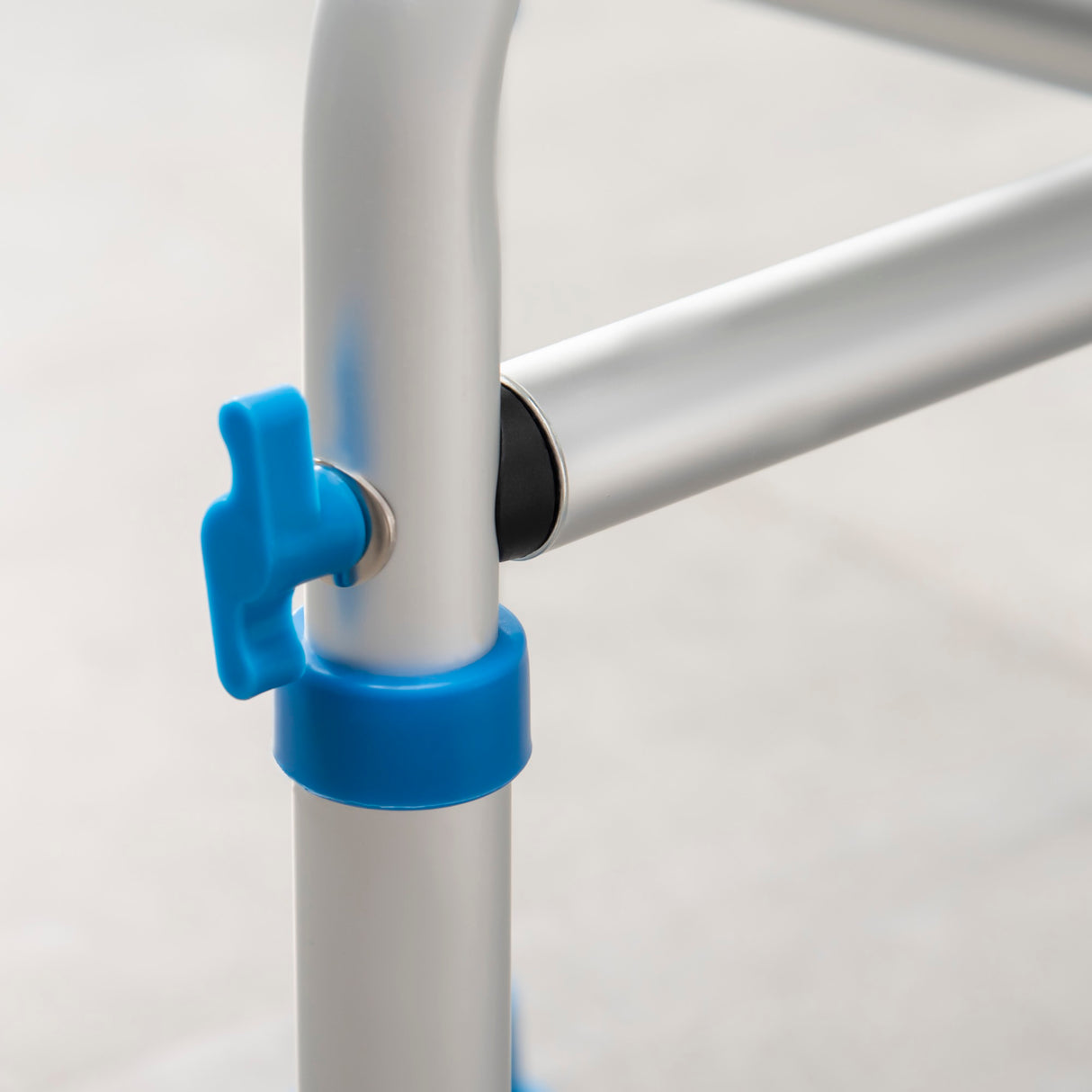 easycomfort easycomfort sgabello per doccia in alluminio con altezza regolabile e piedini antiscivolo a ventosa blu