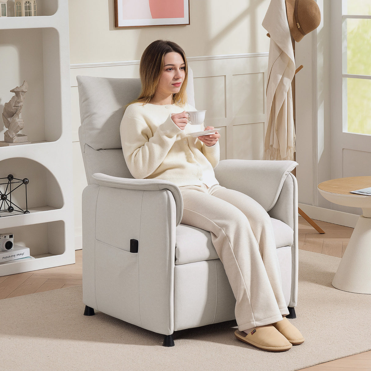 easycomfort easycomfort poltrona reclinabile elettrica con telecomando e poggiapiedi in tessuto effetto velluto 80x83x104 cm crema