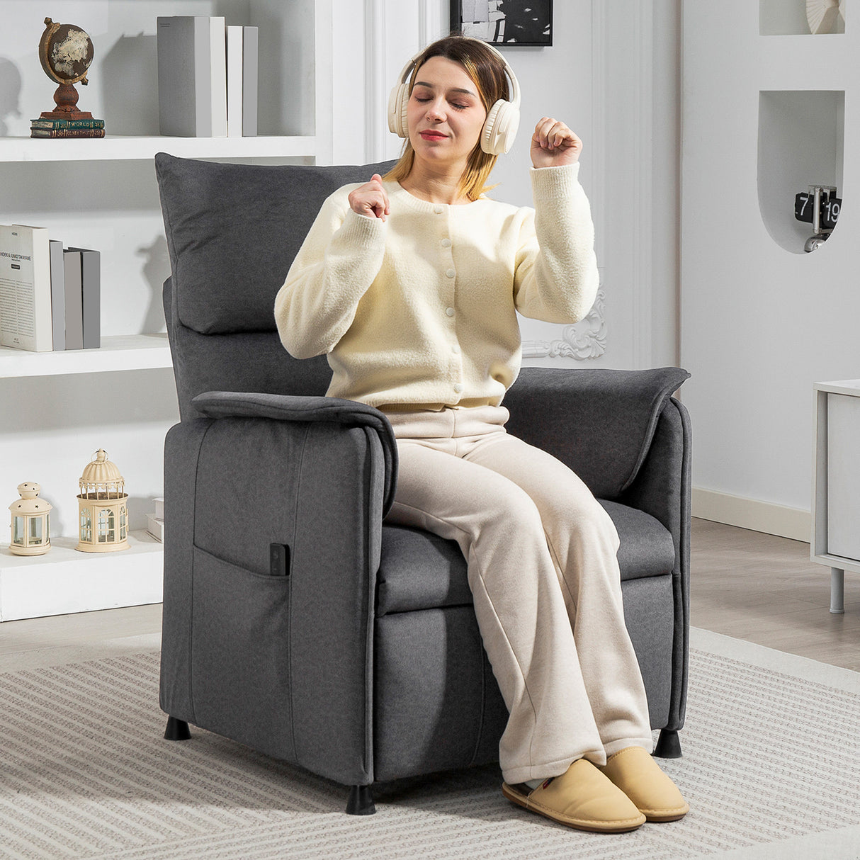 easycomfort easycomfort poltrona reclinabile elettrica con telecomando e poggiapiedi in tessuto effetto velluto 80x83x104 cm nera