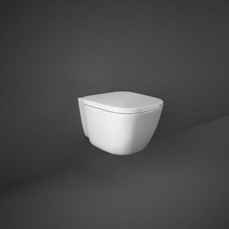 immagine-1-rak-ceramics-vaso-wc-sospeso-rak-one-in-ceramica-sedile-con-coperchio-flat-rak-one-originale-ean-99580285
