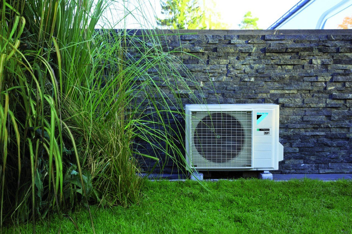 immagine-4-daikin-unita-esterna-daikin-bluevolution-monosplit-9000-btu-rxm25n9-r-32