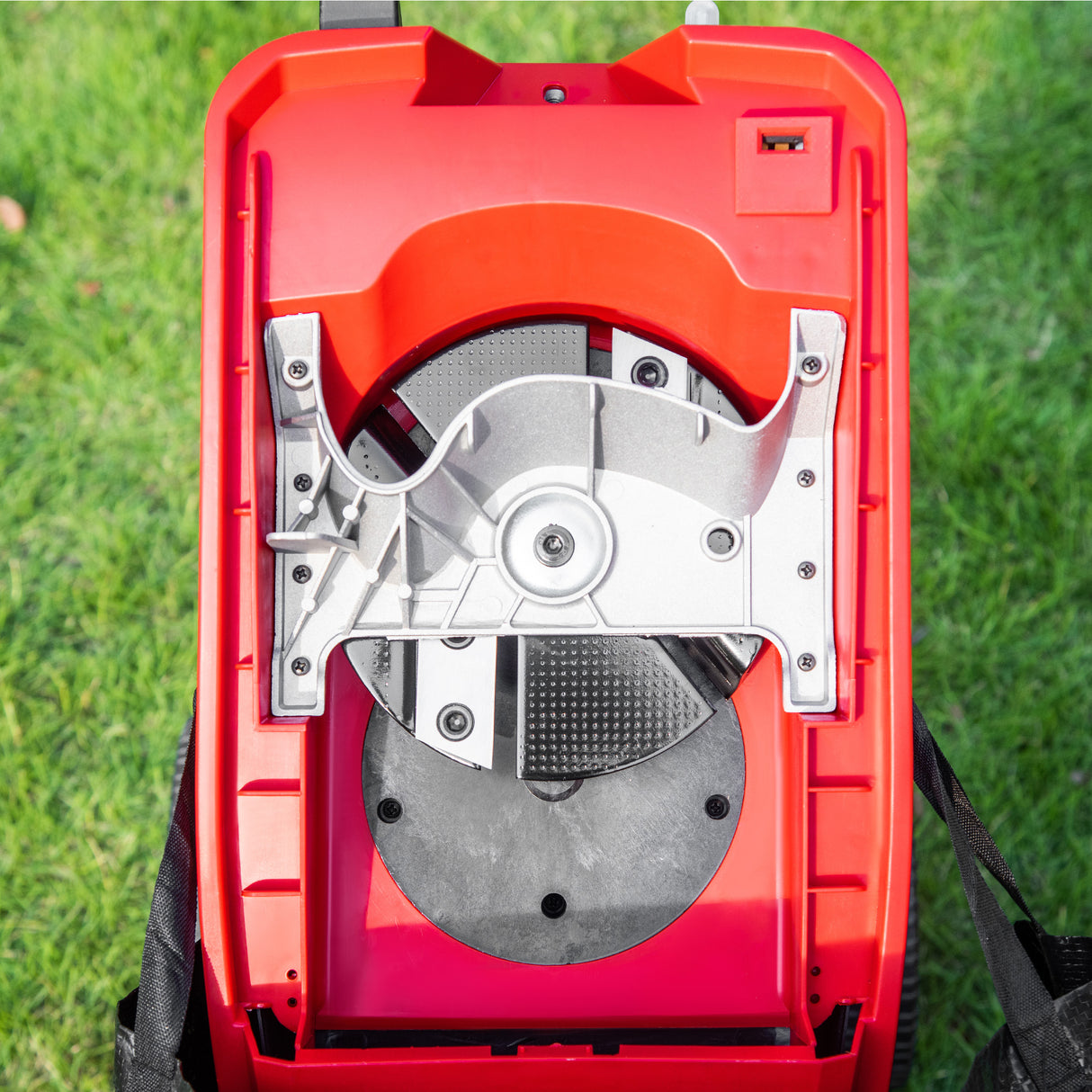 immagine-8-easycomfort-easycomfort-biotrituratore-elettrico-da-giardino-con-sacco-da-50l-paletta-e-ruote-trituratore-da-giardino-rosso